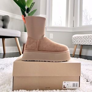 UGG Classic Dipper  Chestnut Suede Leather Boots with 2” Platform Size 6 💕